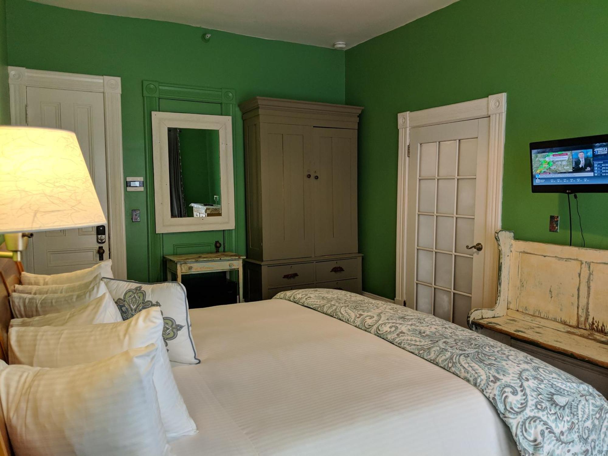 Heart Of The Village Bed & Breakfast In Shelburne Vt Phòng bức ảnh