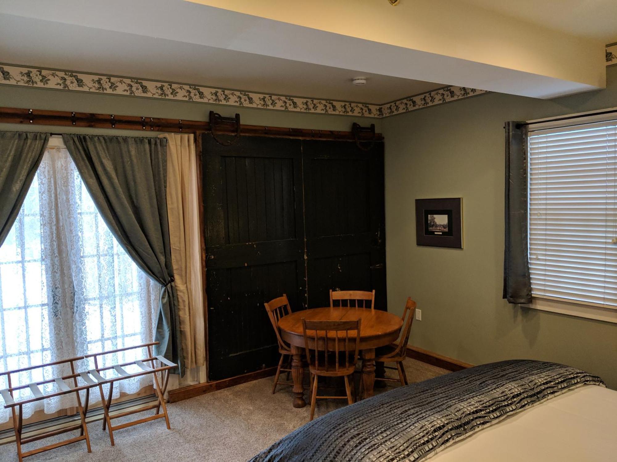 Heart Of The Village Bed & Breakfast In Shelburne Vt Phòng bức ảnh